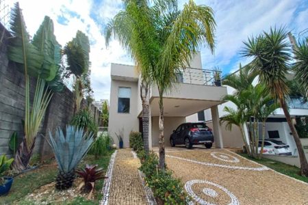 Casa de condomínio para alugar com 240m², 4 quartos e 4 vagas Casa de condomínio para alugar com 240m², 4 quartos e 4 vagasFachada do Prédio