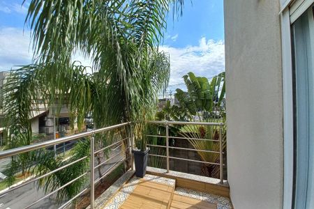 Casa de condomínio para alugar com 240m², 4 quartos e 4 vagas Casa de condomínio para alugar com 240m², 4 quartos e 4 vagasVaranda da Suíte 2