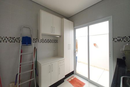 Casa de condomínio para alugar com 240m², 4 quartos e 4 vagas Casa de condomínio para alugar com 240m², 4 quartos e 4 vagasÁrea de Serviço