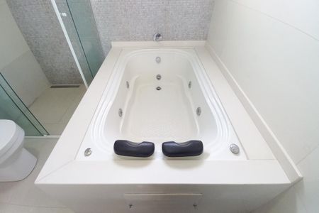 Casa de condomínio para alugar com 240m², 4 quartos e 4 vagas Casa de condomínio para alugar com 240m², 4 quartos e 4 vagasBanheiro da Suíte 4