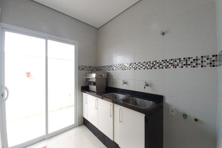 Casa de condomínio para alugar com 240m², 4 quartos e 4 vagas Casa de condomínio para alugar com 240m², 4 quartos e 4 vagasÁrea de Serviço