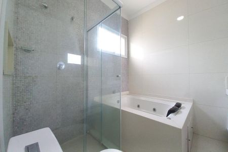 Casa de condomínio para alugar com 240m², 4 quartos e 4 vagas Casa de condomínio para alugar com 240m², 4 quartos e 4 vagasBanheiro da Suíte 4