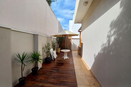 Casa de condomínio para alugar com 240m², 4 quartos e 4 vagas Casa de condomínio para alugar com 240m², 4 quartos e 4 vagasÁrea comum