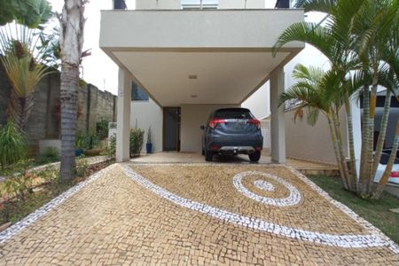 Casa de condomínio para alugar com 240m², 4 quartos e 4 vagas Casa de condomínio para alugar com 240m², 4 quartos e 4 vagasGaragem