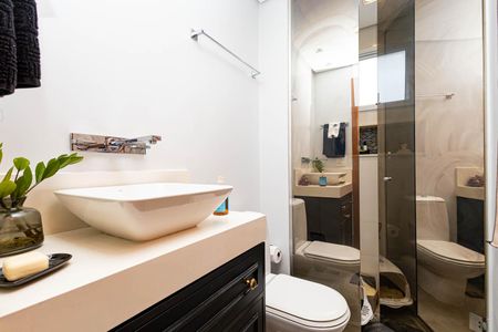 Apartamento à venda com 69m², 2 quartos e 1 vaga Apartamento à venda com 69m², 2 quartos e 1 vagaBanheiro Social