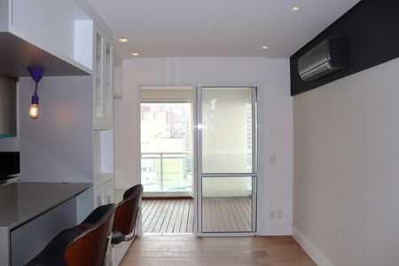 Sala de apartamento à venda com 2 quartos, 69m² em Bela Vista, São Paulo