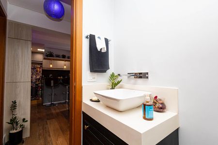 Apartamento à venda com 69m², 2 quartos e 1 vaga Apartamento à venda com 69m², 2 quartos e 1 vagaBanheiro Social