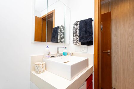Apartamento à venda com 69m², 2 quartos e 1 vaga Apartamento à venda com 69m², 2 quartos e 1 vagaBanheiro da Suíte 1