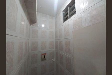 Casa para alugar com 128m², 2 quartos e 1 vaga Casa para alugar com 128m², 2 quartos e 1 vagaBanheiro de Serviço
