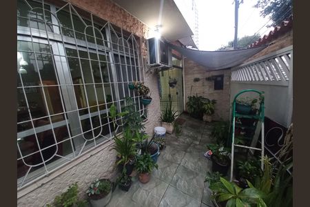 Casa para alugar com 128m², 2 quartos e 1 vaga Casa para alugar com 128m², 2 quartos e 1 vagaVaranda