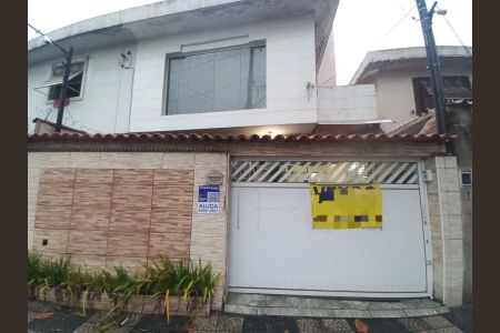 Casa para alugar com 128m², 2 quartos e 1 vaga Casa para alugar com 128m², 2 quartos e 1 vagaFachada