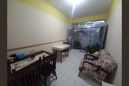 Casa para alugar com 128m², 2 quartos e 1 vaga Casa para alugar com 128m², 2 quartos e 1 vagaVaranda da Sala