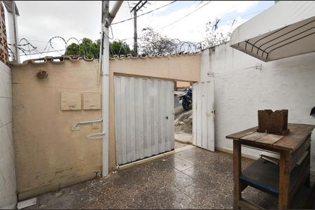 Casa para alugar com 81m², 2 quartos e sem vaga Casa para alugar com 81m², 2 quartos e sem vagaGaragem