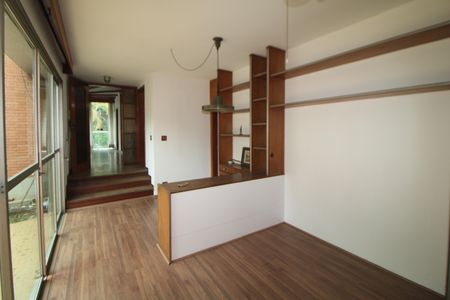 Casa à venda com 332m², 5 quartos e 7 vagasCorredor