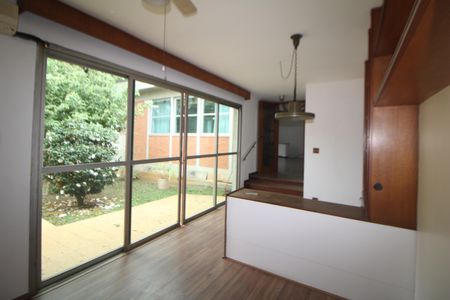 Casa à venda com 332m², 5 quartos e 7 vagasCorredor