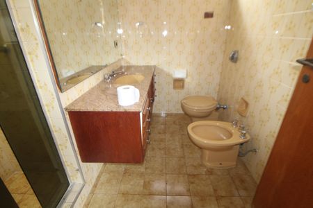 Casa à venda com 332m², 5 quartos e 7 vagasBanheiro Suíte 3