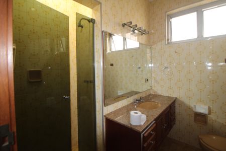 Casa à venda com 332m², 5 quartos e 7 vagasBanheiro Suíte 3