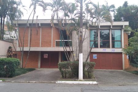 Casa à venda com 332m², 5 quartos e 7 vagasFachada