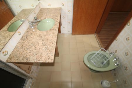 Casa à venda com 332m², 5 quartos e 7 vagasBanheiro Suíte 2