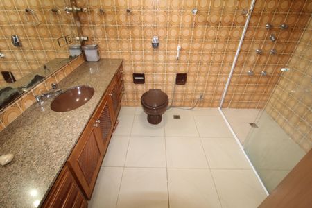 Casa à venda com 332m², 5 quartos e 7 vagasBanheiro Suíte 4