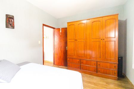 Casa à venda com 167m², 4 quartos e 2 vagas Casa à venda com 167m², 4 quartos e 2 vagasQuarto 1