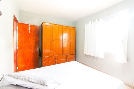 Casa à venda com 167m², 4 quartos e 2 vagas Casa à venda com 167m², 4 quartos e 2 vagasQuarto 1