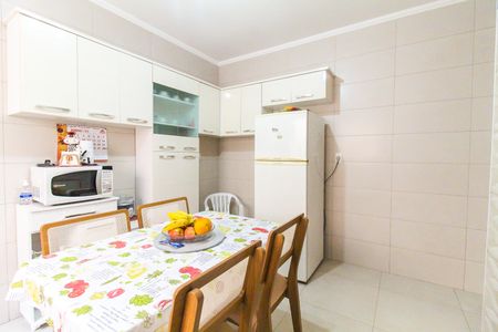 Casa à venda com 167m², 4 quartos e 2 vagas Casa à venda com 167m², 4 quartos e 2 vagasCozinha