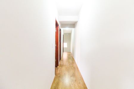 Casa à venda com 167m², 4 quartos e 2 vagas Casa à venda com 167m², 4 quartos e 2 vagasCorredor