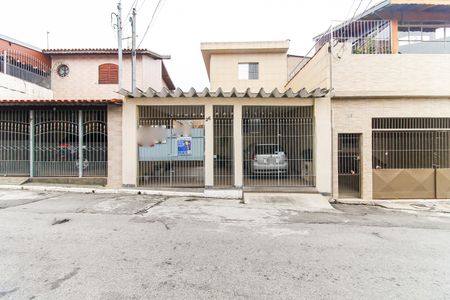 Casa à venda com 167m², 4 quartos e 2 vagas Casa à venda com 167m², 4 quartos e 2 vagasFachada + Placa