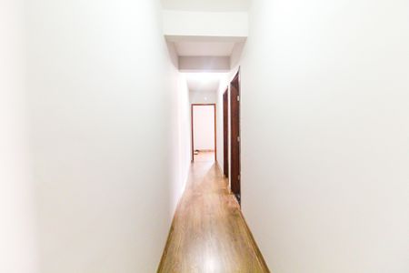 Casa à venda com 167m², 4 quartos e 2 vagas Casa à venda com 167m², 4 quartos e 2 vagasCorredor