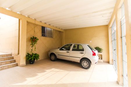 Casa à venda com 167m², 4 quartos e 2 vagas Casa à venda com 167m², 4 quartos e 2 vagasGaragem