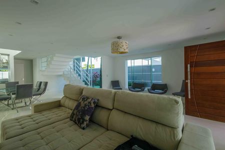 Casa de condomínio para alugar com 370m², 6 quartos e 5 vagas Casa de condomínio para alugar com 370m², 6 quartos e 5 vagasSala