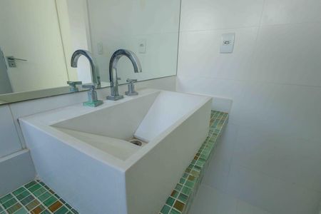 Casa de condomínio para alugar com 370m², 6 quartos e 5 vagas Casa de condomínio para alugar com 370m², 6 quartos e 5 vagasBanheiro da Suíte 4