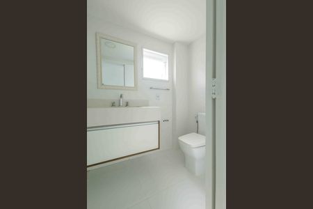 Casa de condomínio para alugar com 370m², 6 quartos e 5 vagas Casa de condomínio para alugar com 370m², 6 quartos e 5 vagasBanheiro da Suíte 2