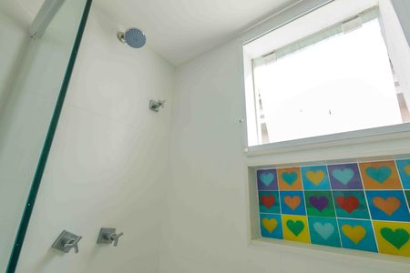Casa de condomínio para alugar com 370m², 6 quartos e 5 vagas Casa de condomínio para alugar com 370m², 6 quartos e 5 vagasBanheiro da Suíte 3