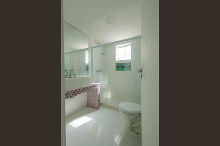 Casa de condomínio para alugar com 370m², 6 quartos e 5 vagas Casa de condomínio para alugar com 370m², 6 quartos e 5 vagasBanheiro da Suíte 3