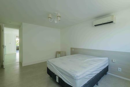 Casa de condomínio para alugar com 370m², 6 quartos e 5 vagas Casa de condomínio para alugar com 370m², 6 quartos e 5 vagasSuíte 3