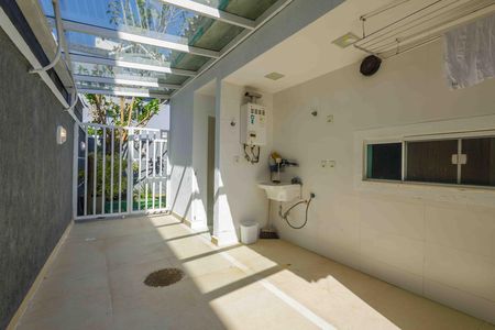 Casa de condomínio para alugar com 370m², 6 quartos e 5 vagas Casa de condomínio para alugar com 370m², 6 quartos e 5 vagasÁrea de Serviço