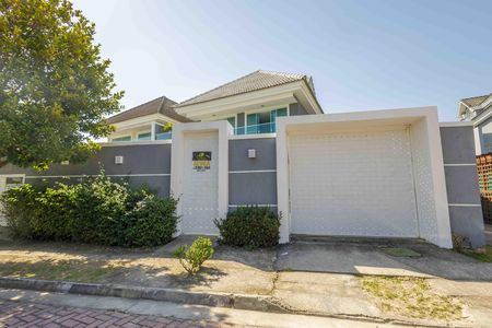 Casa de condomínio para alugar com 370m², 6 quartos e 5 vagas Casa de condomínio para alugar com 370m², 6 quartos e 5 vagasFachada