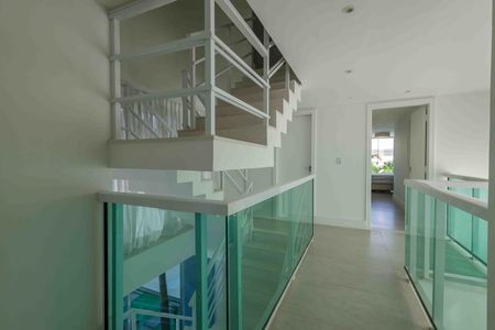 Casa de condomínio para alugar com 370m², 6 quartos e 5 vagas Casa de condomínio para alugar com 370m², 6 quartos e 5 vagasHall de Entrada