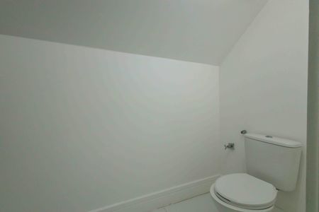 Casa de condomínio para alugar com 370m², 6 quartos e 5 vagas Casa de condomínio para alugar com 370m², 6 quartos e 5 vagasLavabo 1