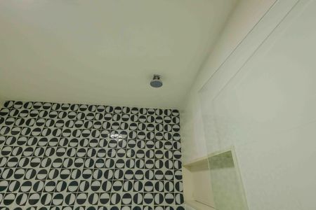 Casa de condomínio para alugar com 370m², 6 quartos e 5 vagas Casa de condomínio para alugar com 370m², 6 quartos e 5 vagasBanheiro da Suíte 1