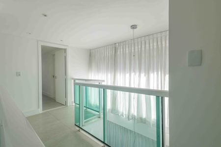Casa de condomínio para alugar com 370m², 6 quartos e 5 vagas Casa de condomínio para alugar com 370m², 6 quartos e 5 vagasHall de Entrada