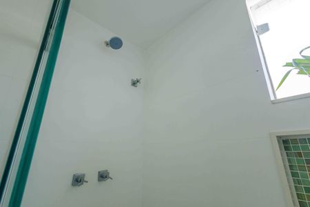 Casa de condomínio para alugar com 370m², 6 quartos e 5 vagas Casa de condomínio para alugar com 370m², 6 quartos e 5 vagasBanheiro da Suíte 4