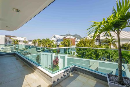 Casa de condomínio para alugar com 370m², 6 quartos e 5 vagas Casa de condomínio para alugar com 370m², 6 quartos e 5 vagasVaranda das Suítes 1 e 2