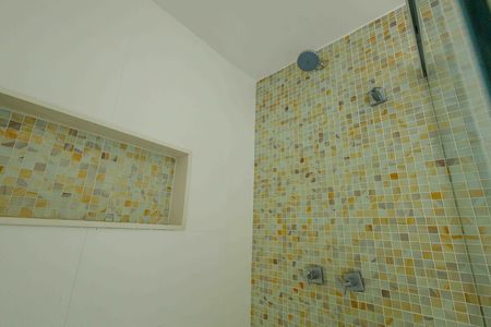 Casa de condomínio para alugar com 370m², 6 quartos e 5 vagas Casa de condomínio para alugar com 370m², 6 quartos e 5 vagasBanheiro da Suíte 2