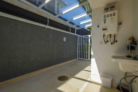 Casa de condomínio para alugar com 370m², 6 quartos e 5 vagas Casa de condomínio para alugar com 370m², 6 quartos e 5 vagasÁrea de Serviço
