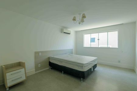 Casa de condomínio para alugar com 370m², 6 quartos e 5 vagas Casa de condomínio para alugar com 370m², 6 quartos e 5 vagasSuíte 3