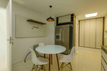Casa de condomínio para alugar com 370m², 6 quartos e 5 vagas Casa de condomínio para alugar com 370m², 6 quartos e 5 vagasCozinha
