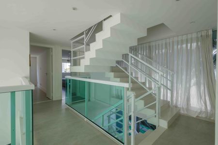 Casa de condomínio para alugar com 370m², 6 quartos e 5 vagas Casa de condomínio para alugar com 370m², 6 quartos e 5 vagasHall de Entrada